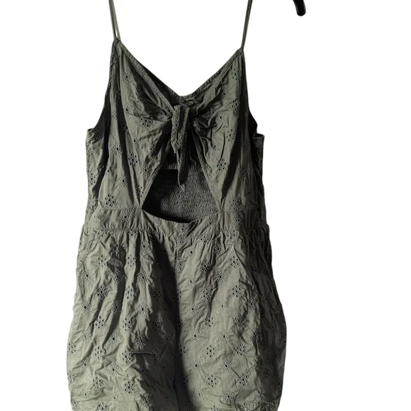 Aerie Eyelet Romper, Green. Size M. - Picture 2 of 9